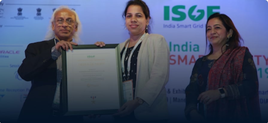 oma Chattopadhyay receiving ISGF Certificate of Merit for Smart Incubator of the year 2019 award from Reji Kumar Pillai, President -ISGF | Chairman - Global Smart Grid Federation